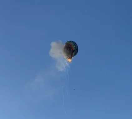 Balão pega fogo durante voo em Santa Catarina e deixa oito mortos