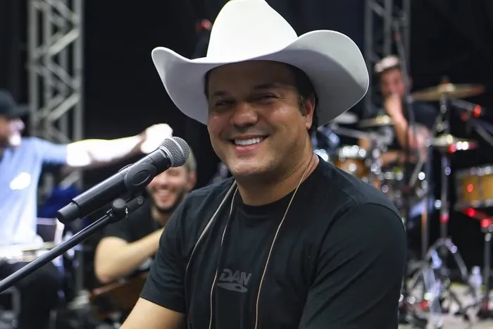 Quem é o padre que receberá quase R$ 1 milhão por shows em São João