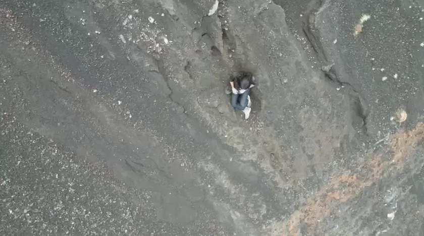 Brasileira que caiu em vulcão na Indonésia está “escorregando”, diz família