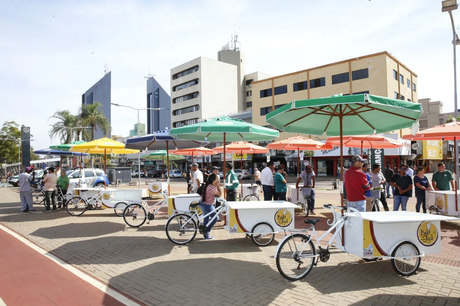 Cascavel regulariza novos ambulantes e reforça renda de mais 56 famílias