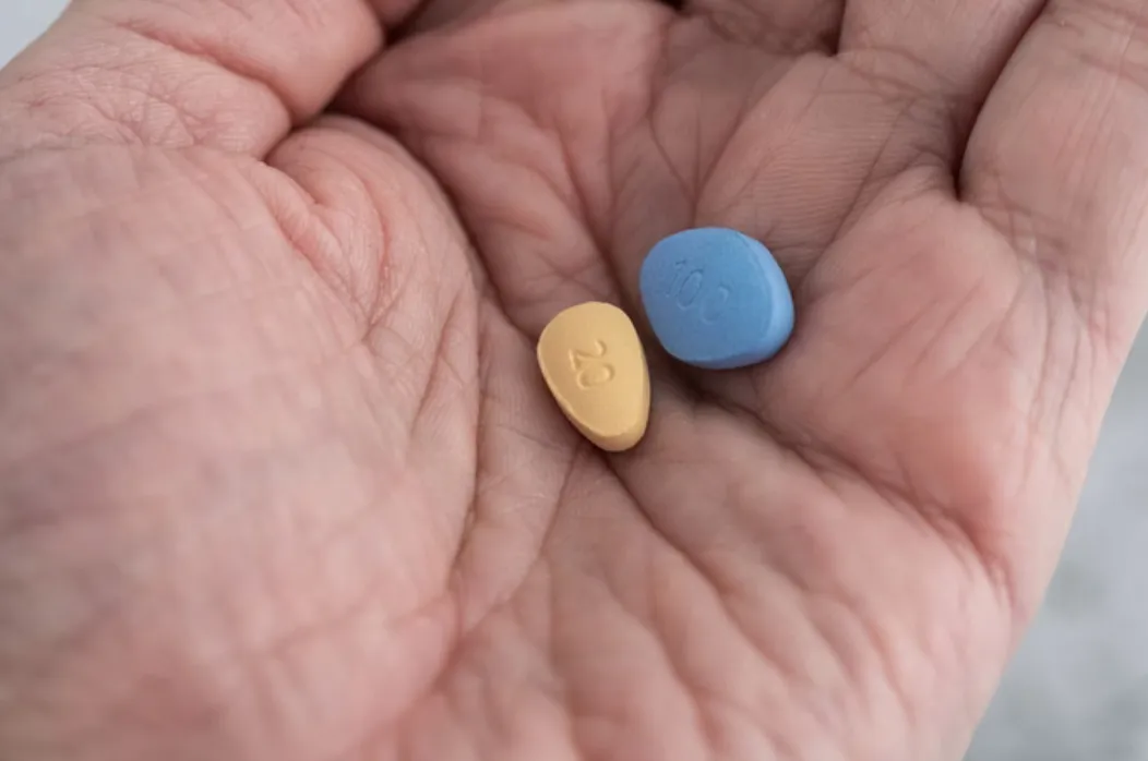 Homem morre em casa de prostituição com cartela de tadalafila ao lado