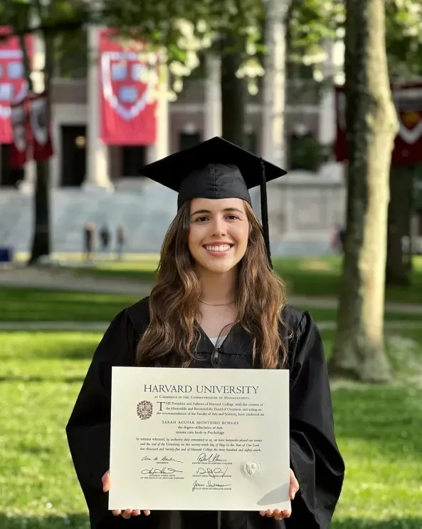 Quem é a primeira brasileira que se formou com nota máxima em Harvard
