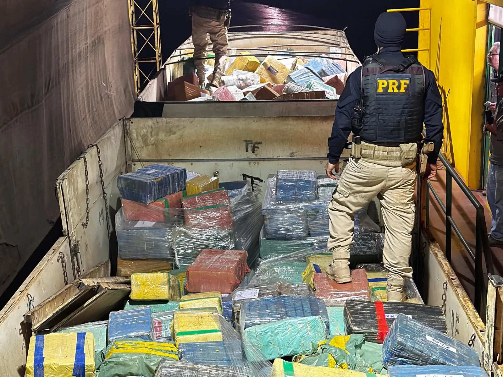 PRF apreende mais de 17 toneladas de maconha em Marechal Cândido Rondon