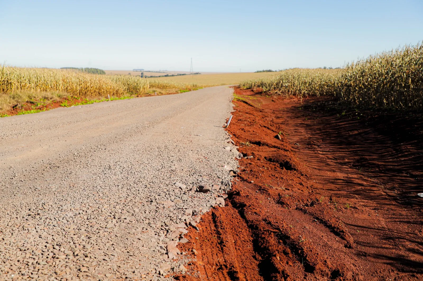 AVANÇO NA ÁREA RURAL: Obra na Estrada San Martin, em Sede Alvorada, já está 70% concluída
