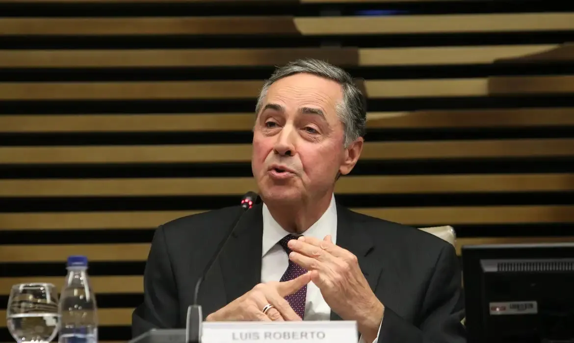 Não há perseguição a ninguém no Brasil, Barroso responde a Trump