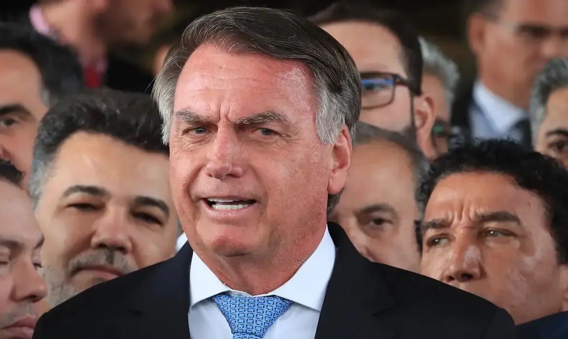Bolsonaro nega ter descumprido proibição de uso de redes sociais