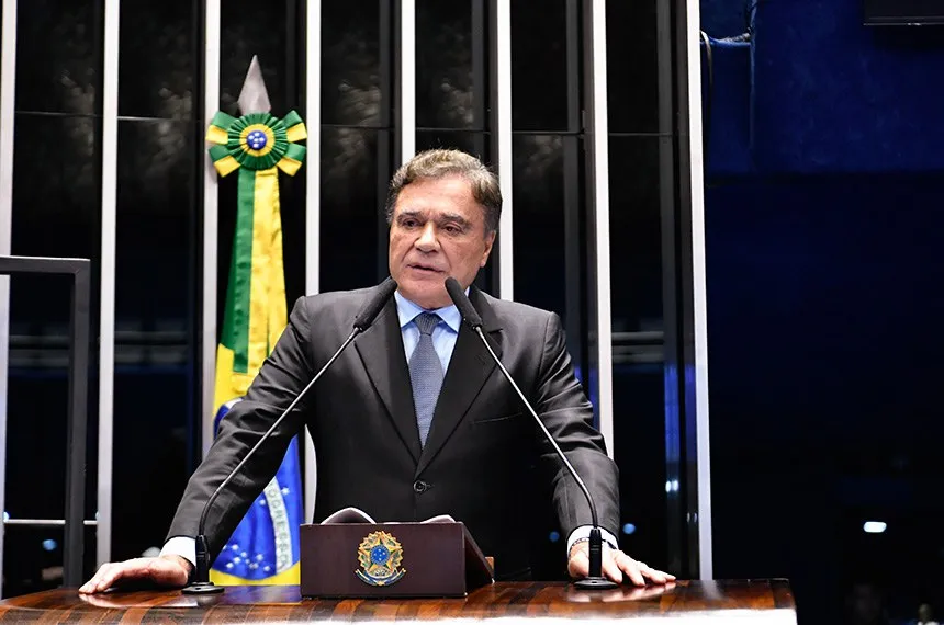 Corrida ao Senado: Alvaro Dias se destaca como um dos principais nomes nas eleições