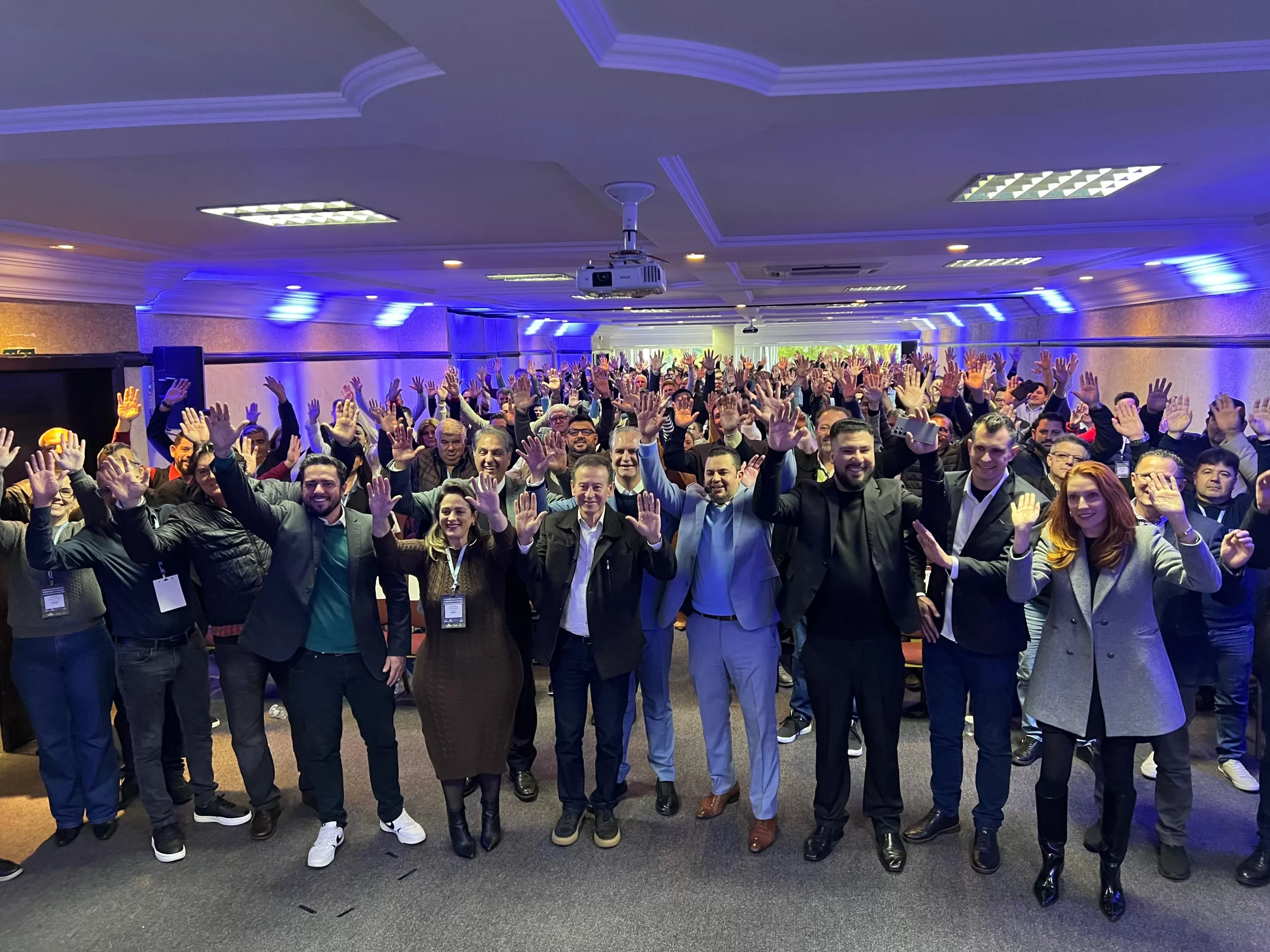 Presidente da Acamop, Edson Souza, lidera encontro histórico com vereadores em Curitiba