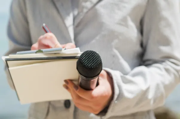 TST determina redução de jornada e salário proporcional a jornalista