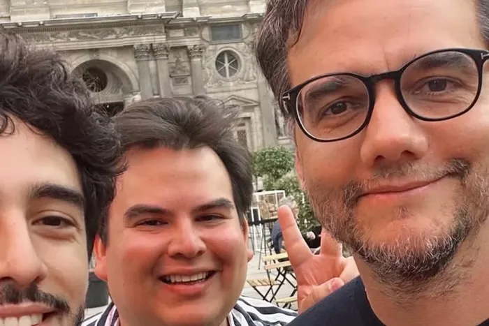 O Agente Secreto é exibido gratuitamente no Museu do Louvre, em Paris