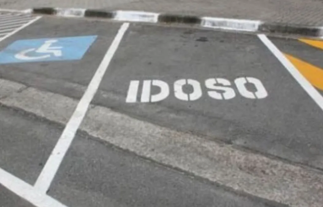Homem de 75 anos morre atropelado após estacionar em vaga de idoso