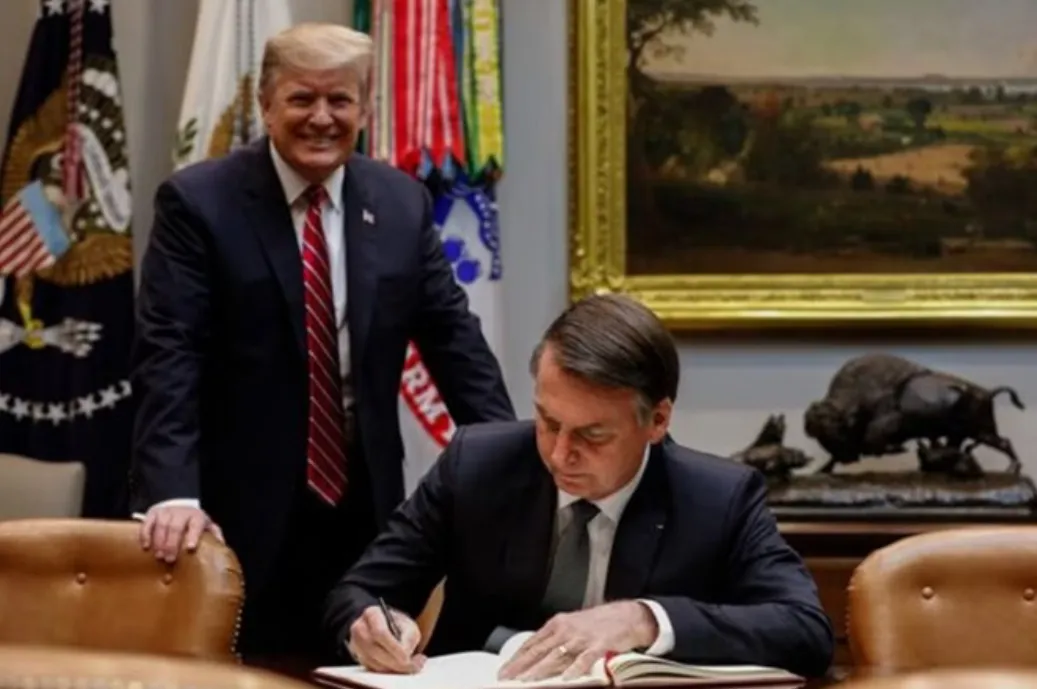 Bolsonaro celebra apoio explícito de Trump: “Obrigado por existir”