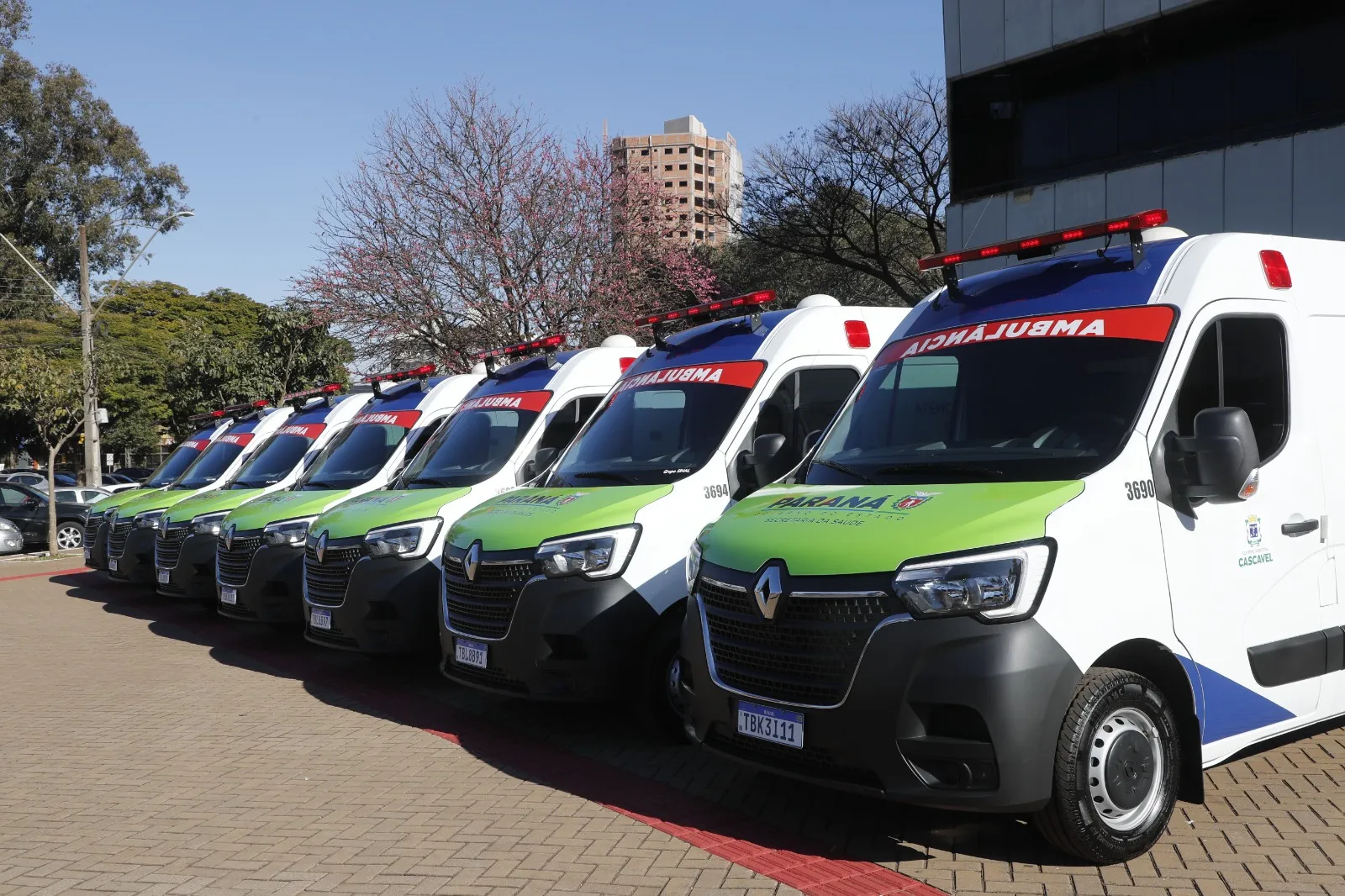 Cascavel recebe sete novas ambulâncias para reforçar a frota da saúde