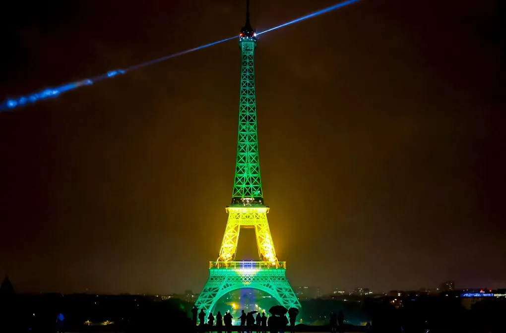 França celebra 14 de Julho com show de drones e homenagem ao Brasil
