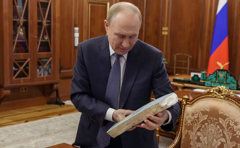 Putin insiste em manter ofensiva na Ucrânia até obter acordo nos seus termos, dizem fontes do Kremlin