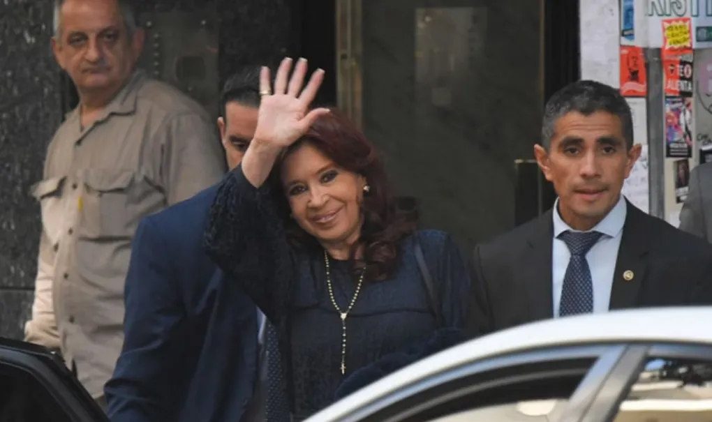 Cristina Kirchner e aliados são intimados a pagar mais de R$ 3 bilhões por corrupção na Argentina