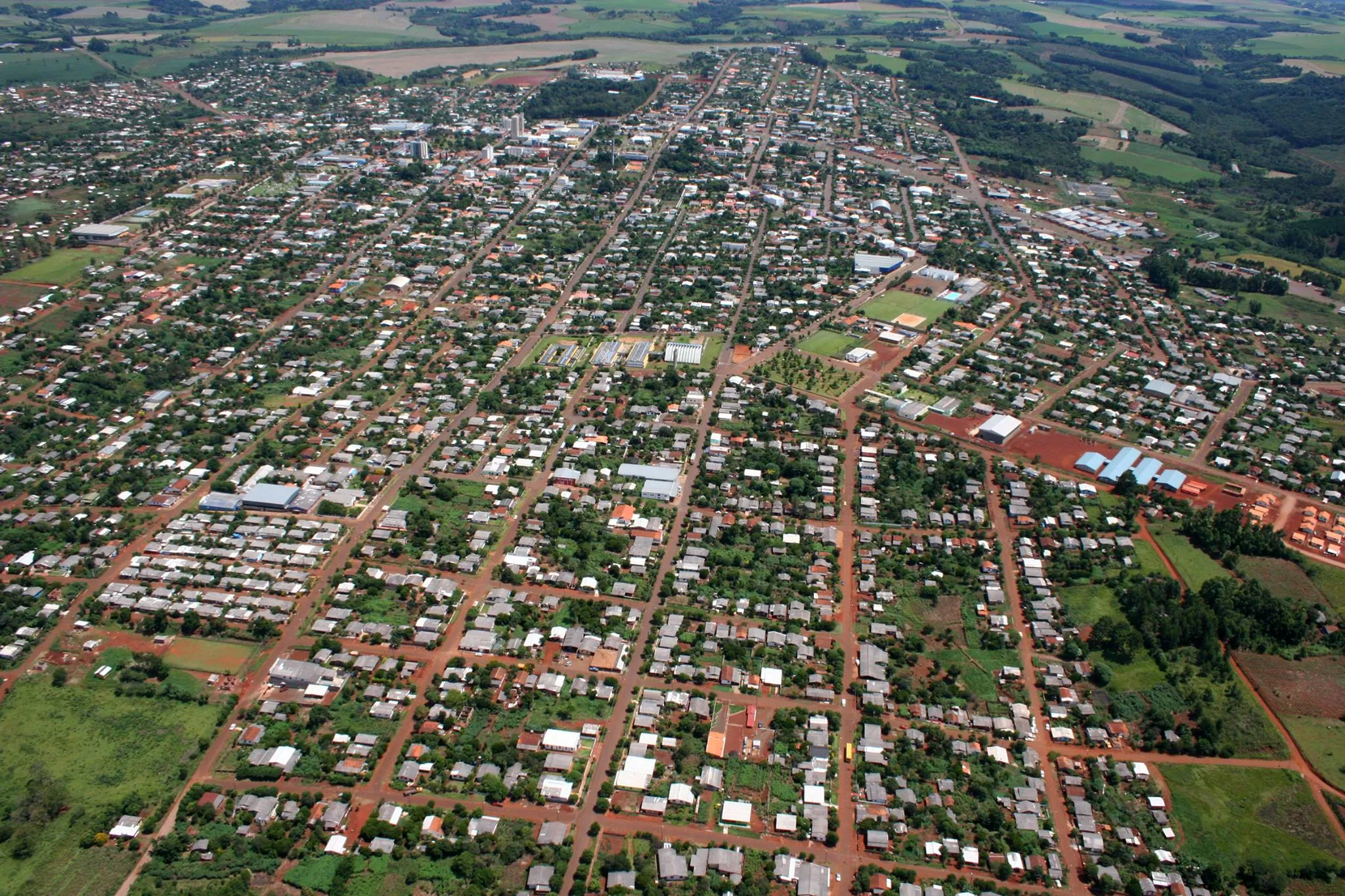 Câmara de Quedas do Iguaçu e PMr se reúnem para criar rede de proteção a mulheres vítimas de violência doméstica