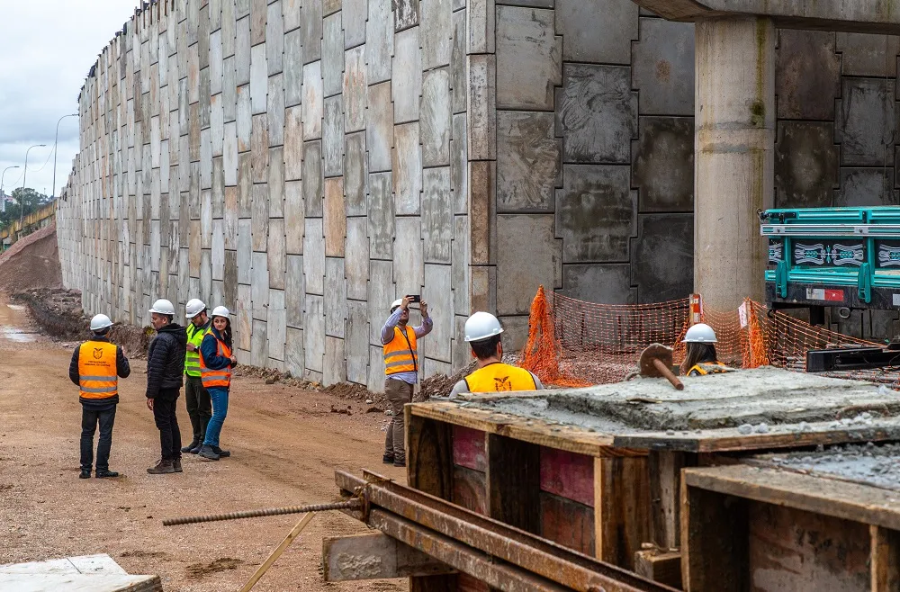 TCE vistoria revitalização da Avenida Carlos Gomes em Cascavel e mais 63 grandes obras no Paraná