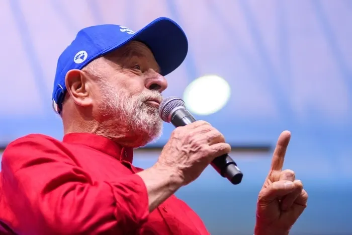 Lula rebate tarifa de Trump e diz: “Não é um gringo que vai dar ordem para este presidente”