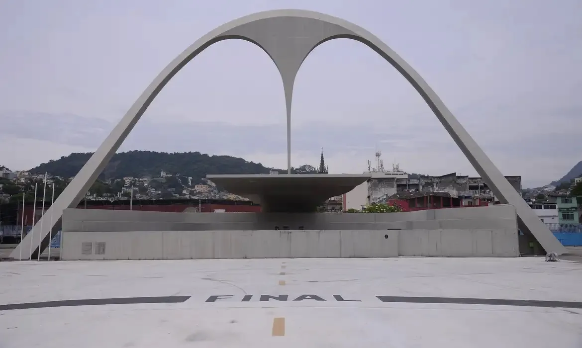 Justiça decide que Sambódromo pertence à prefeitura do Rio