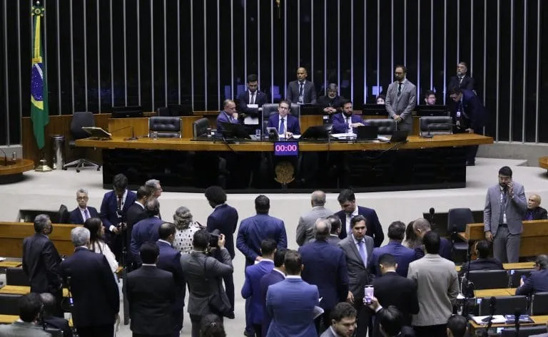  “PL da Devastação:” maioria dos deputados paranaenses vota a favor