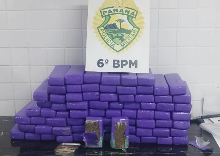 Mulher é presa com 50 kg de maconha em carro de aplicativo em Cascavel