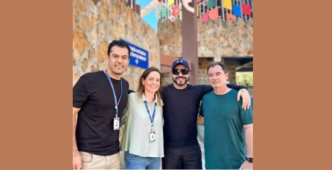 Padre Fábio de Melo se diverte no Beach Park