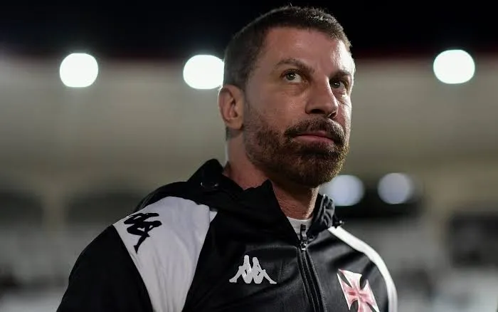 “Nunca prometi nível Real Madrid”, diz Pedrinho sobre reforços do Vasco