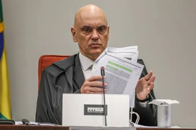 Juristas apontam excessos em decisões de Moraes contra Bolsonaro