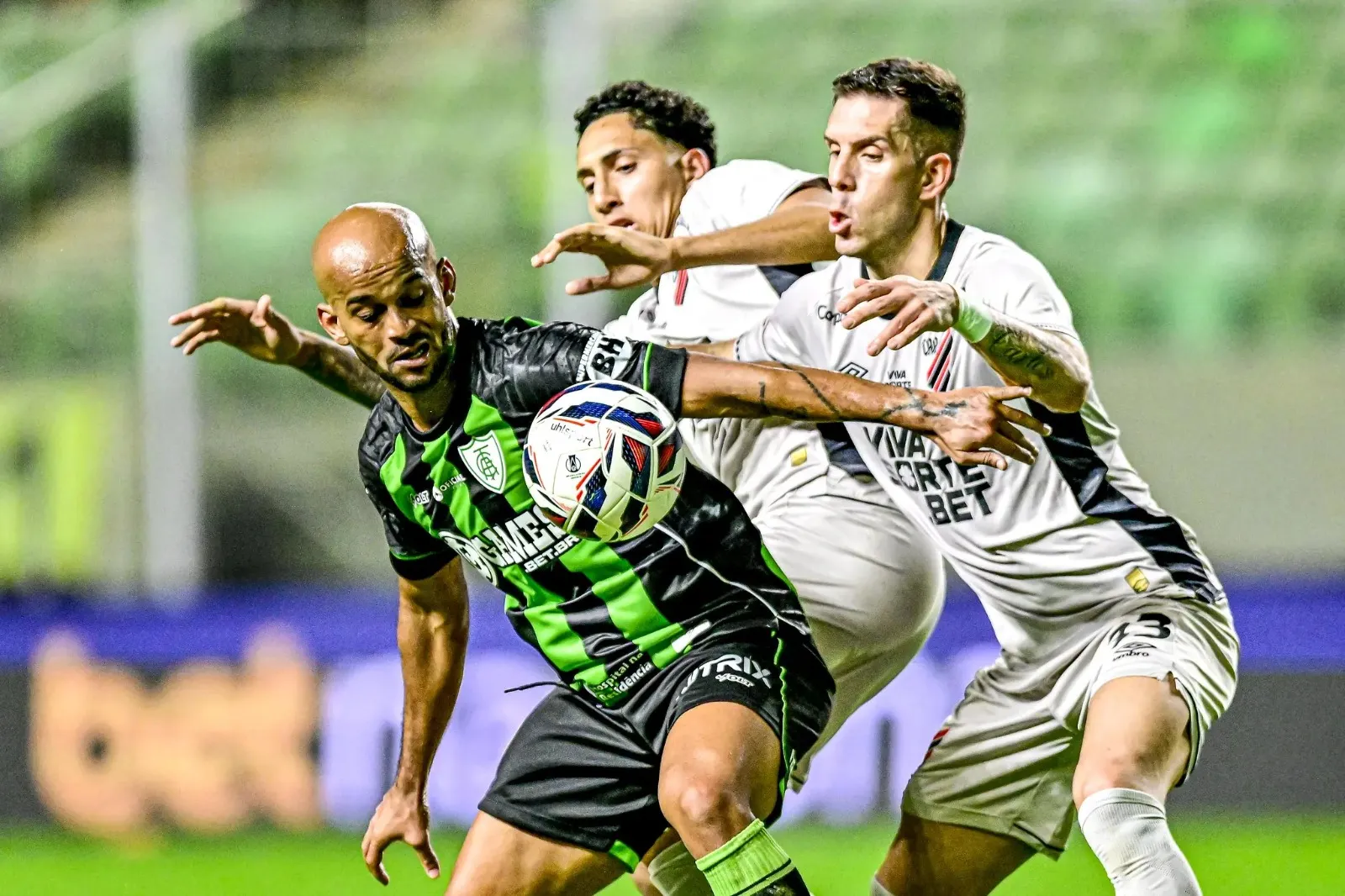 Série B: Furacão sofre gol no fim e fica no empate contra o América-MG