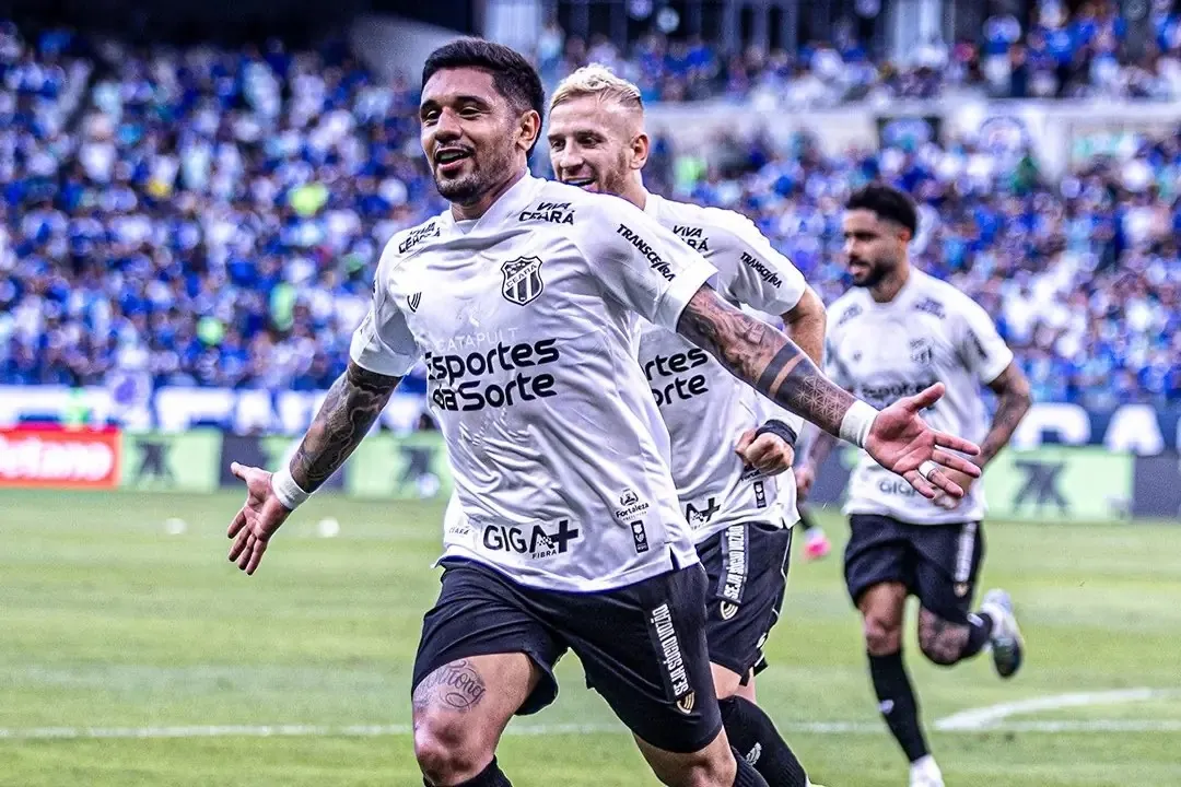 Cruzeiro leva virada do Ceará, encerra série invicta e perde a liderança do Brasileirão