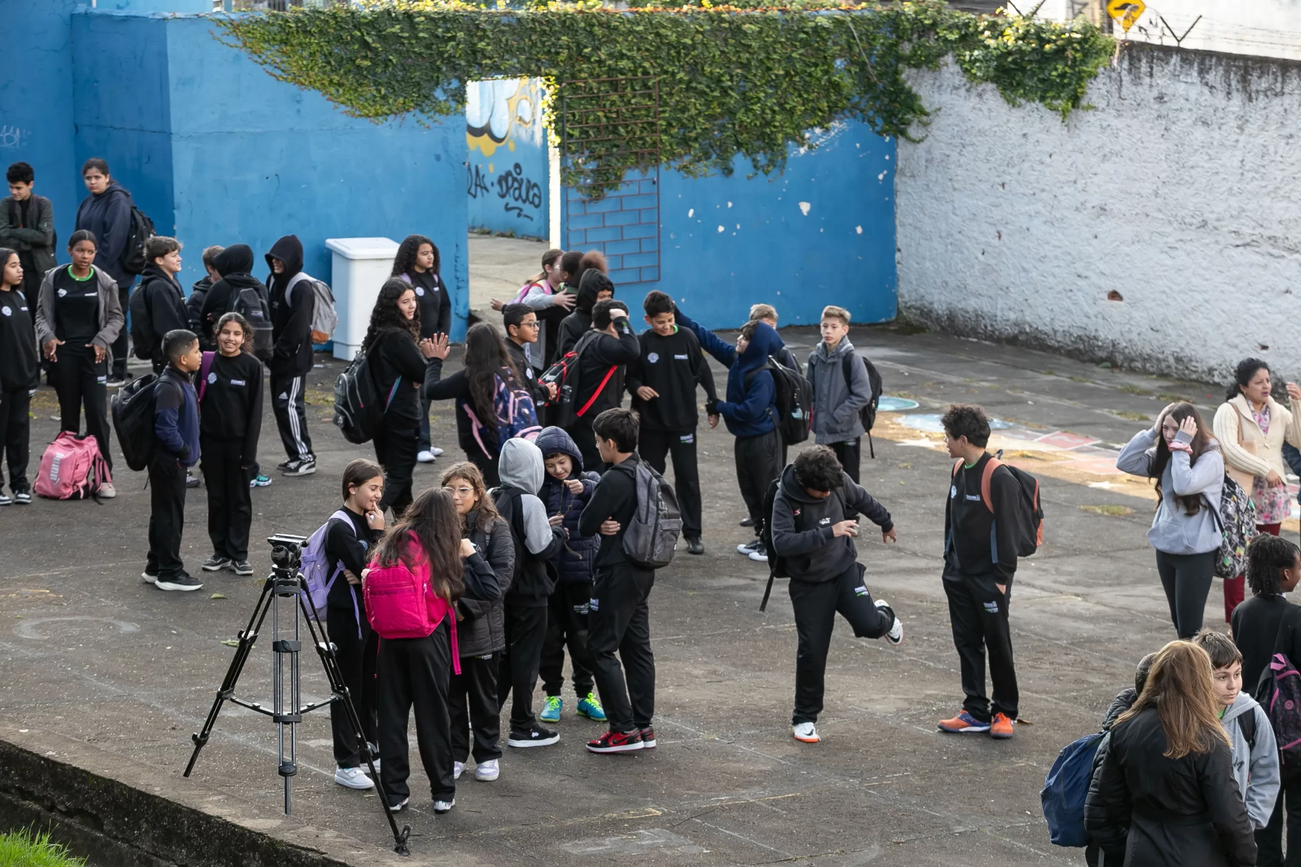 Com mais professores e novidades, 1 milhão de alunos voltam às aulas no Paraná