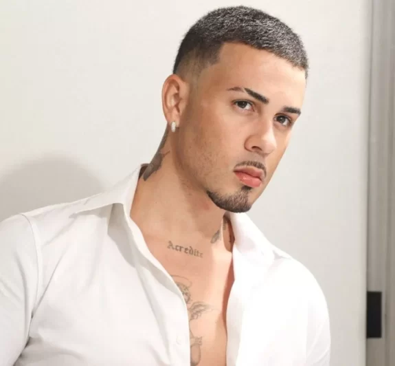 Fim de casamento de Carlinhos tem a ver com a descoberta de sua bissexualidade. Saiba por quem ele está encantado