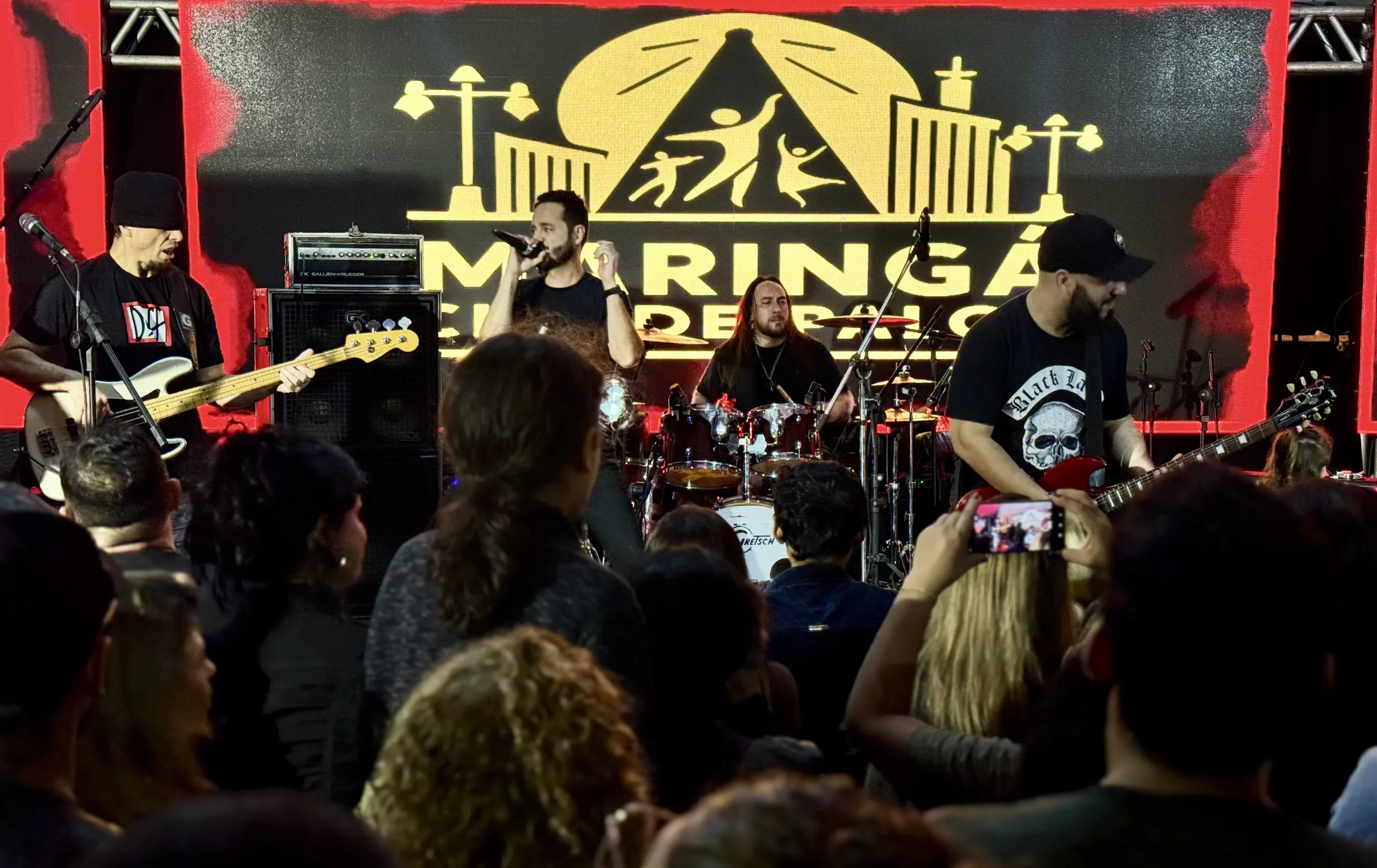 Promovido pela Prefeitura, ‘Dia do Rock’ reúne cerca de mil pessoas na Travessa Jorge Amado