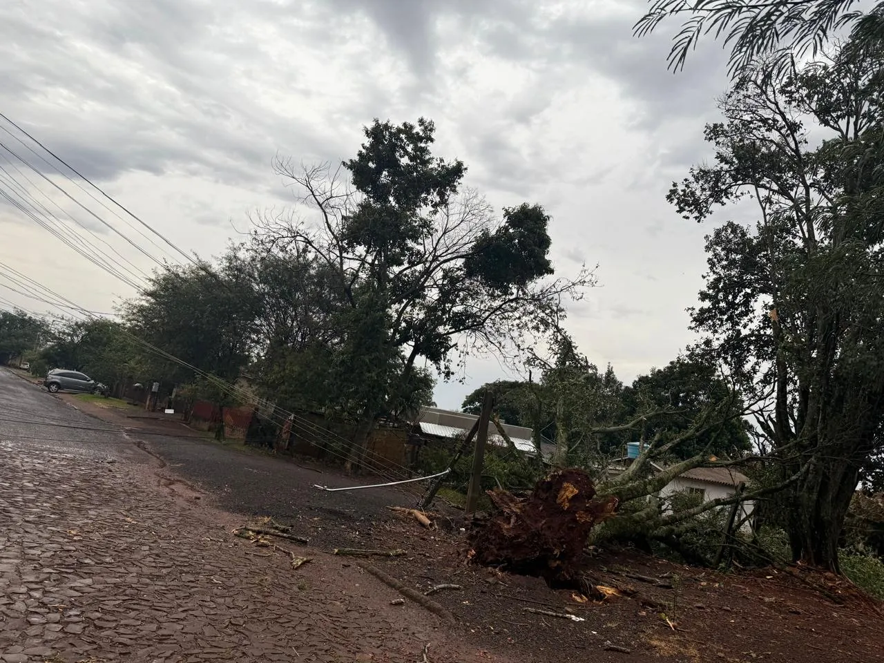 Temporal em Ouro Verde: Prefeitura de Corbélia e Defesa Civil prestam apoio às famílias afetadas