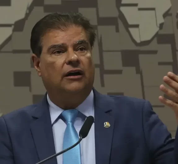 Senadores brasileiros buscam diálogo sobre tarifas impostas por Trump