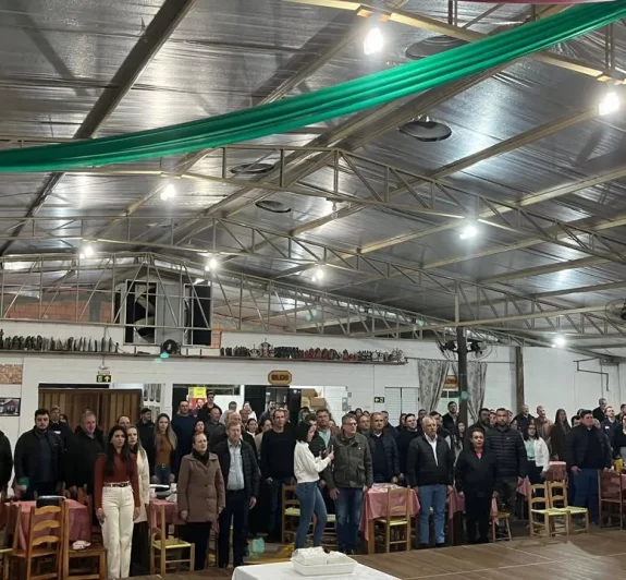 Mais de 300 pessoas participam de homenagem ao Dia do Agricultor em Corbélia