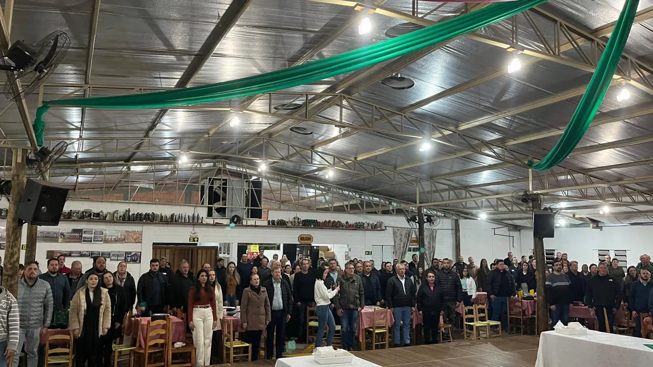Mais de 300 pessoas participam de homenagem ao Dia do Agricultor em Corbélia